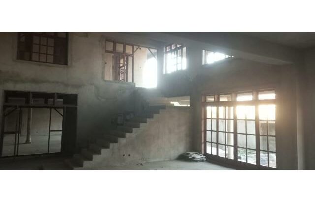 Vende se moradia duplex tp3 inacabada numa zona de elite em Belo Horizonte  num espaço 60 por 80