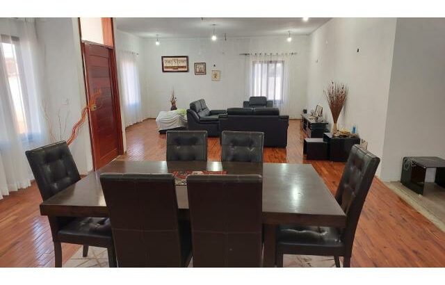 Vende se moradia moderna tp4 com pescina e anexos bem localizada num espaço 25 por 50 em Tchumene 2