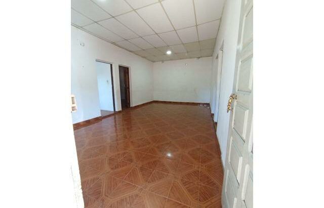 Arenda se boa casa tp2 bem localizada em condominio a 2 minutos da av dás indústrias na liberdade