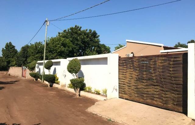 Arenda se boa casa tp2 independente na mozal paragem estaleiro