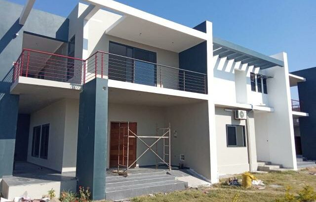 Arrenda-se Luxuosa Moradia T3 dentro do condomínio de 4 casas em Khongolote