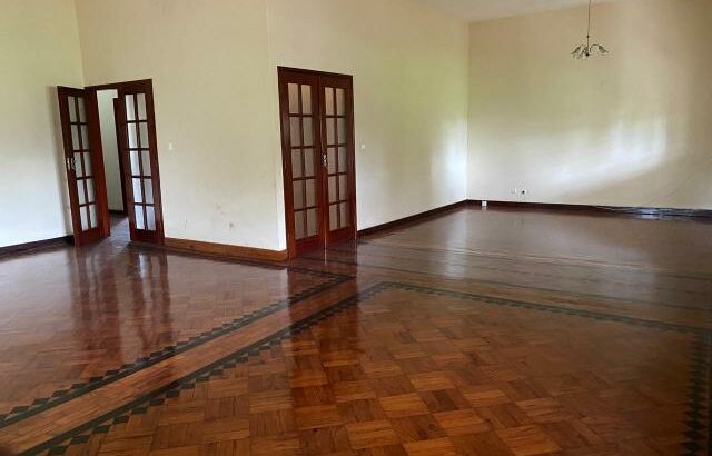 Vende-se enorme vivenda T7 na Cidade da Matola