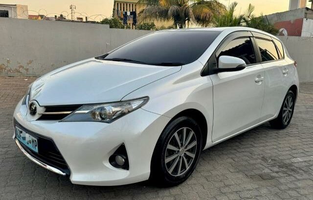 Vende-se Toyota Auris 2013 recém importado