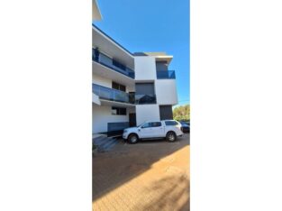 ARRENDAMENTO EXCELENTE APARTAMENTO T3 FENTRO DE UM CONDOMÍNIO NO TRIUNFO PROXIMO DO VILLA SOL