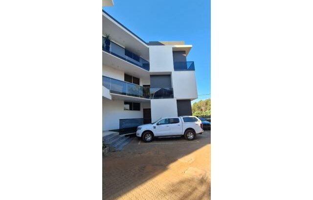 ARRENDAMENTO EXCELENTE APARTAMENTO T3 FENTRO DE UM CONDOMÍNIO NO TRIUNFO PROXIMO DO VILLA SOL