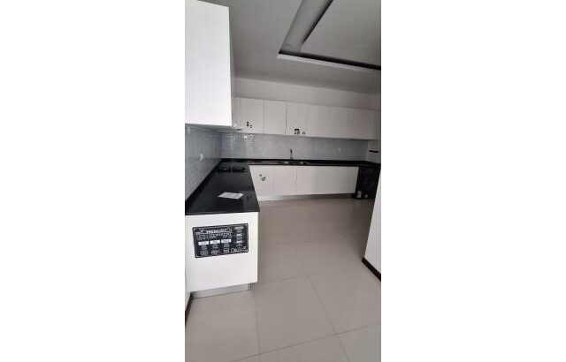 ARRENDAMENTO EXCELENTE APARTAMENTO T3 FENTRO DE UM CONDOMÍNIO NO TRIUNFO PROXIMO DO VILLA SOL