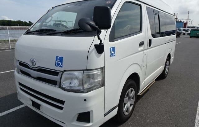 TOYOTA HIACE PARA DEFICIENTES