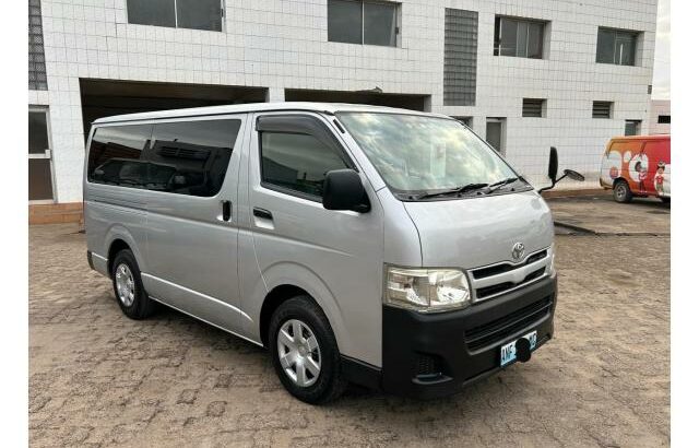 TOYOTA HIACE QUANTAM – RECEM IMPORTADO