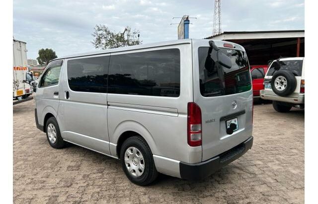 TOYOTA HIACE QUANTAM – RECEM IMPORTADO