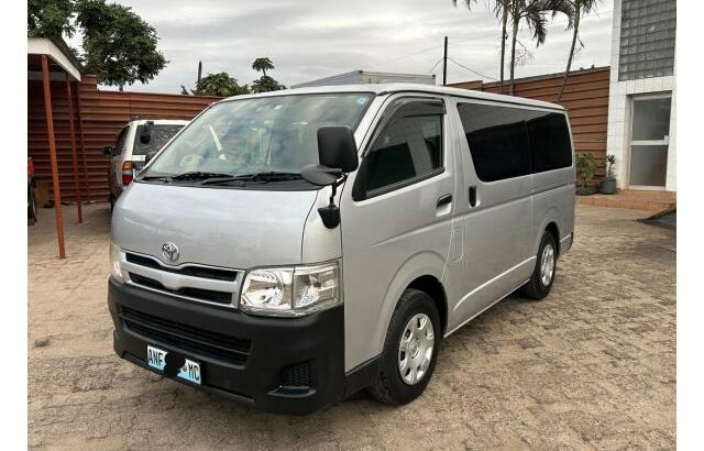 TOYOTA HIACE QUANTAM – RECEM IMPORTADO