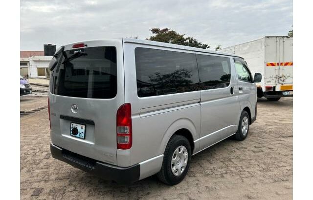 TOYOTA HIACE QUANTAM – RECEM IMPORTADO