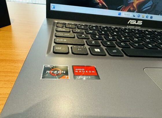 Asus Vivo Book M515D Lap Top Gráfico  AMD RYZEN 7 3700U With Redeon Vega  Mobile GFX 2.30 GHZ (8Cpus) 11ª Geração  Memory:8GB DDR4 SDRAM  Disc:512 GB