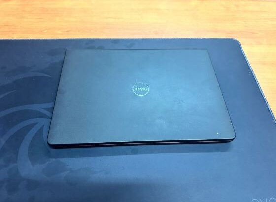 Dell Inspirion 14” i7 7th 8GB RAM 256GB SSD And Graphics R5 M330 2GB