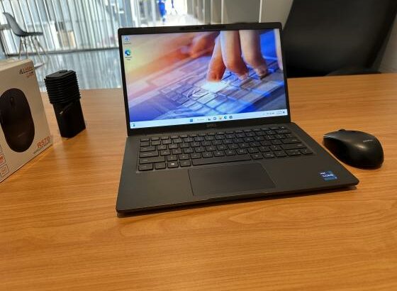 Dell Latitude 7320 Ultrabook Machine 11th Gen Edição 2022 Carbonizado Touchscreen Machine  Intel Core I7-1185G7 3.00 GHZ Up to 4.80GHZ (8Cpus) 11ª Ger