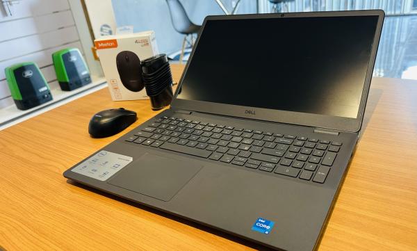 Dell Vostro 3500 Intel Core i5-1135G7 2.40GHZ (8Cpus) 11ª Geração  Memory: 8GB RAM Disc:256 GB SSD  Teclado Numérico  Intel iris XE Graphics  15.6 pol