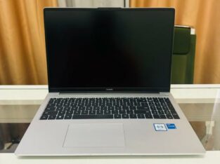 Huawei MateBook D16 16” i5 12th 8GB RAM 512GB SSD