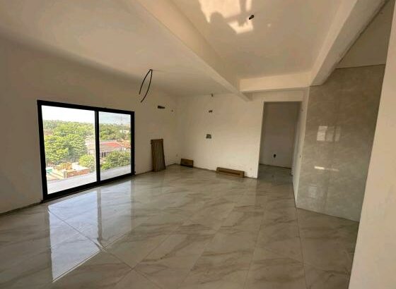 Vende-se edifício de 3 pisos com 4 flats T3 inacabados na shommershield 2 próximo a café sol