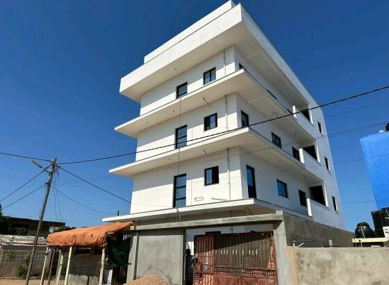 Vende-se edifício de 3 pisos com 4 flats T3 inacabados na shommershield 2 próximo a café sol