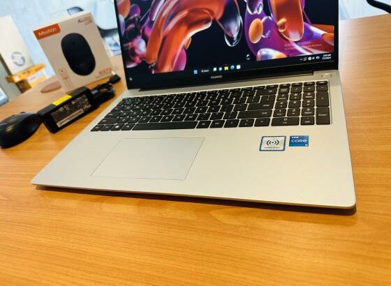 Lap Top Top de Gama Super Exclusivo Aproveite   Huawei Matebook 15 Intel core i5- 12450H 2.50GHZ (12Cpus) 12 TH Gen  16 GB DDR4 SDRAM,512 GB SSHD Int