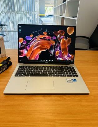 Lap Top Top de Gama Super Exclusivo Aproveite   Huawei Matebook 15 Intel core i5- 12450H 2.50GHZ (12Cpus) 12 TH Gen  16 GB DDR4 SDRAM,512 GB SSHD Int