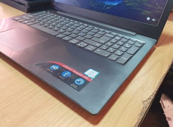 Laptop Lenovo i5 8th 4GB RAM 256GB SSD