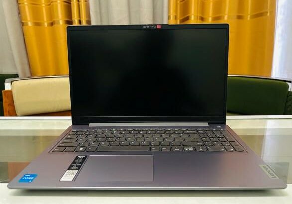 Lenovo Ideapad 15.6” i3 11th 8Gb RAM 256GB SSD