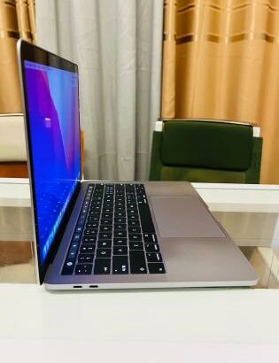 MacBook Pro 2017 TouchBar 13.3” 256GB SSD 8GB RAM