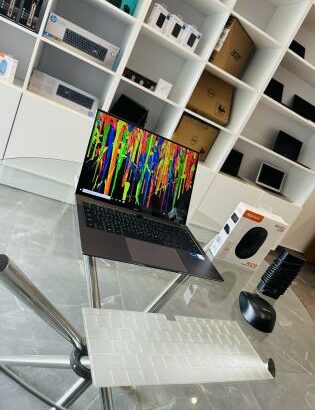 Sinta o poder em Suas Mãos  LAP TOP Huawei Matebook X Pro 2022 TOUCHSCREEN Lap Top Super Limpo  Intel Core i7-1165G7 2.80GHZ (8Cpus) 11ª Geração ( Rev