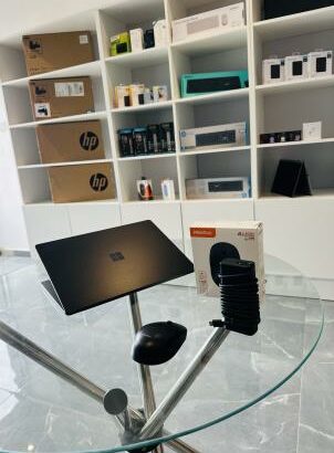 Sinta o Poder em Suas Mãos  LAP TOP SURFACE 4 TOUCHSCREEN  Aproveite Lap Top Super Limpo  Intel Core i5-1145G7 2.60GHZ (8Cpus) 11ª Geração  Memory: 16