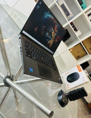 Sinta o poder em Suas Mãos  Lenovo  ThinkPad  T14 Gen 3 Magnesium,Ultrabook Machine 12 TH Gen Limpinho  Intel Core i7-1255U,1.70 GHZ (12 CPUS)16 GB  D