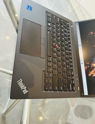 Sinta o poder em Suas Mãos  Lenovo  ThinkPad  T14 Gen 3 Magnesium,Ultrabook Machine 12 TH Gen Limpinho  Intel Core i7-1255U,1.70 GHZ (12 CPUS)16 GB  D