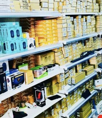 TUDO NOVO COM MONTAGEM Vendemos :   Carregadores para Laptops  Baterias  LCD’s Memórias  Discos HDs e SSDS Mouses com e sem Fio Joy’s  Adaptadores Tec