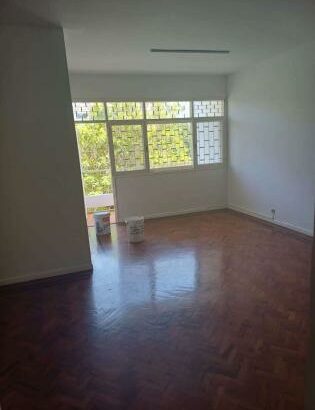 Vende se apartamento espaçoso tipo 3 com 2wc no bairro polana cimento avenida maguiguane 2-andar próximo da faculdade de medicina