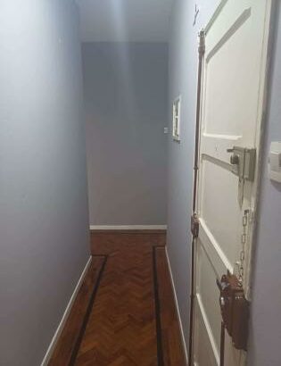 Vende se apartamento espaçoso tipo 3 com 2wc no bairro polana cimento avenida maguiguane 2-andar próximo da faculdade de medicina