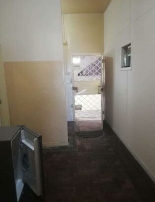 Vende se apartamento espaçoso tipo 1 no bairro alto mae zona da belita 8-andar sem elevador