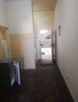 Vende se apartamento espaçoso tipo 1 no bairro alto mae zona da belita 8-andar sem elevador