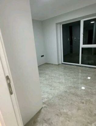 vende-se apartamento t2 na marginal próximo hotel Glória