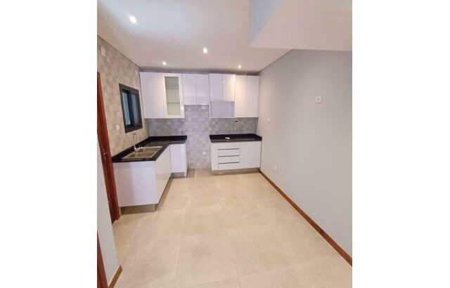 Vende-se Vivenda T3 Duplex no condomínio casa jovem