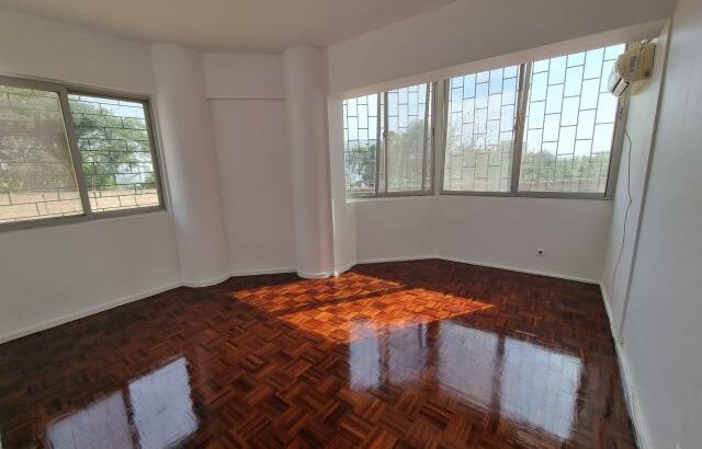 Arrenda-se Apartamento T3 no RC na polana próximo a Josina