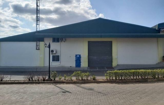 Vende-se e Arrenda-se Magnífico Armazém na Av. De Moçambique