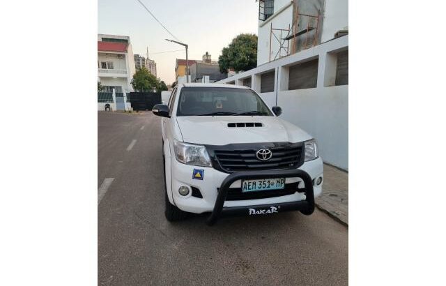 TOYOTA HILUX D4D DAKAR – COMPRADO NO AGENTE 0 KM