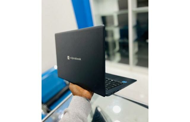 Laptop DynaBook Intel Celeron