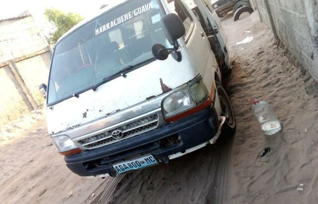 Toyota Hiace -mini bus