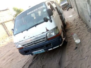 Toyota Hiace -mini bus