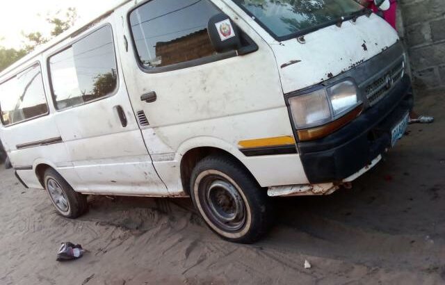 Toyota Hiace -mini bus