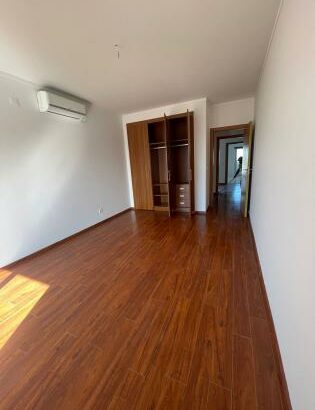 vende-se apartamento tp3 no condomínio open Costa de sol 🌞 dona Alice