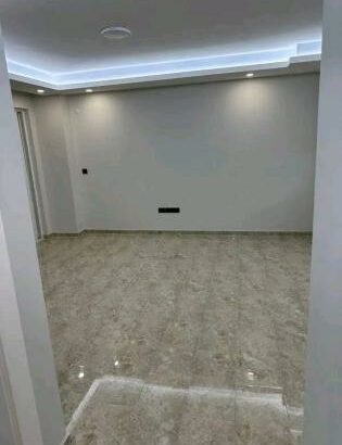 vende-se apartamento t2 na marginal próximo hotel Glória