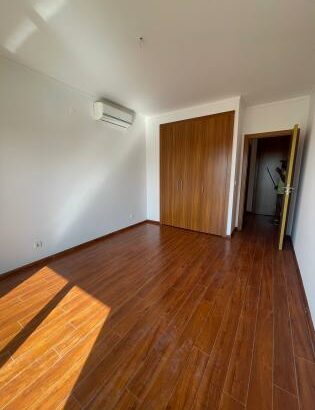 vende-se apartamento tp3 no condomínio open Costa de sol 🌞 dona Alice