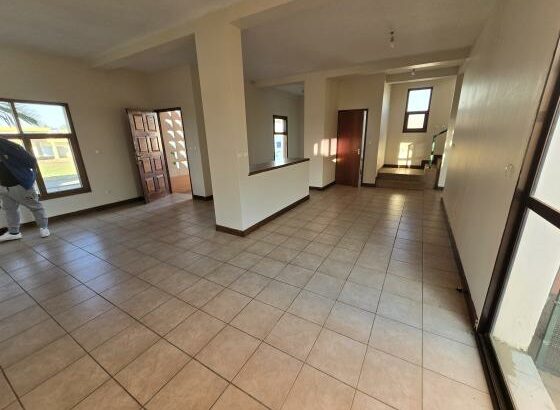 Arrenda-se Casa Tipo 3 no Condomínio janelar do Rio