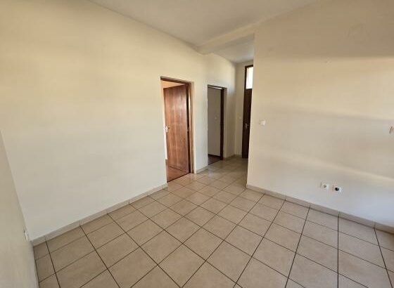 Arrenda-se Casa Tipo 3 no Condomínio janelar do Rio